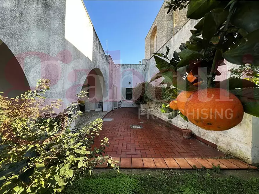 Immagine 26 di Villa in vendita  in Piazza Maria SS. del Rosario, 3/B a Guagnano