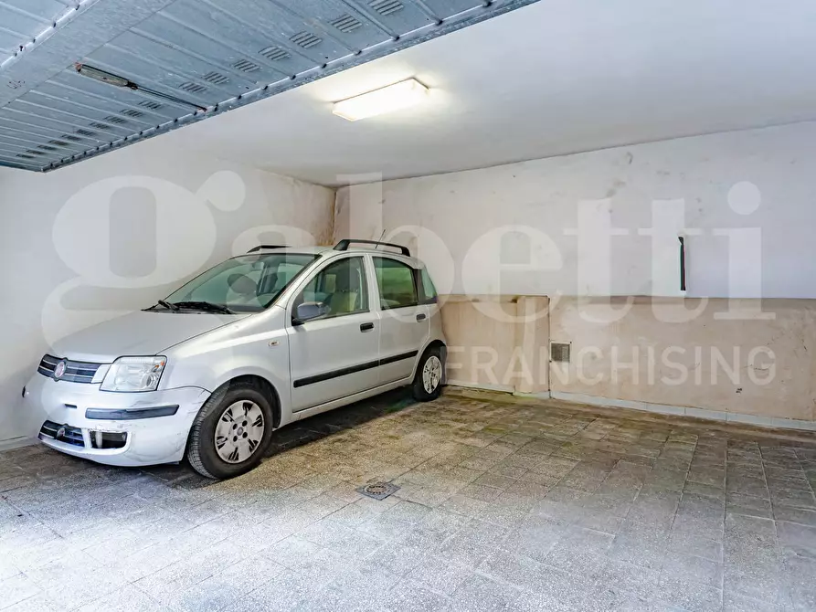 Immagine 45 di Attico in vendita  in Via Napoleone Colajanni a Roma