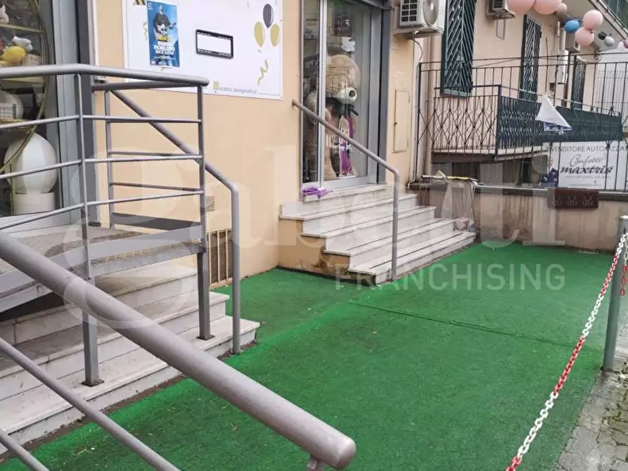 Immagine 4 di Negozio in affitto  in Via Martiri Atellani, 98 a Sant'arpino