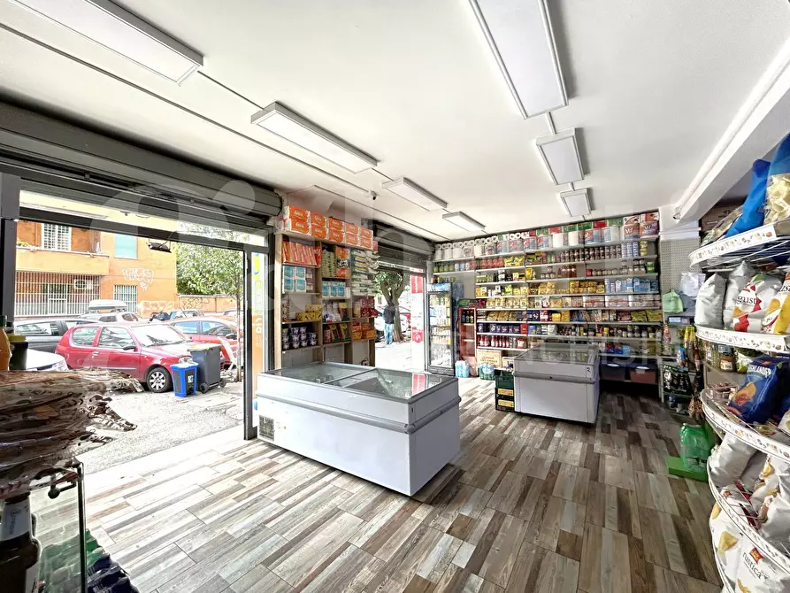Immagine 10 di Attività commerciale in vendita  in Via Fonte Buono, 13/15 a Roma