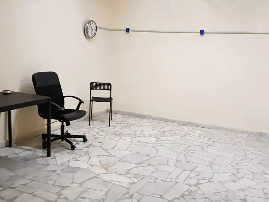 Immagine 2 di Negozio in vendita  in Via Rimini a Napoli