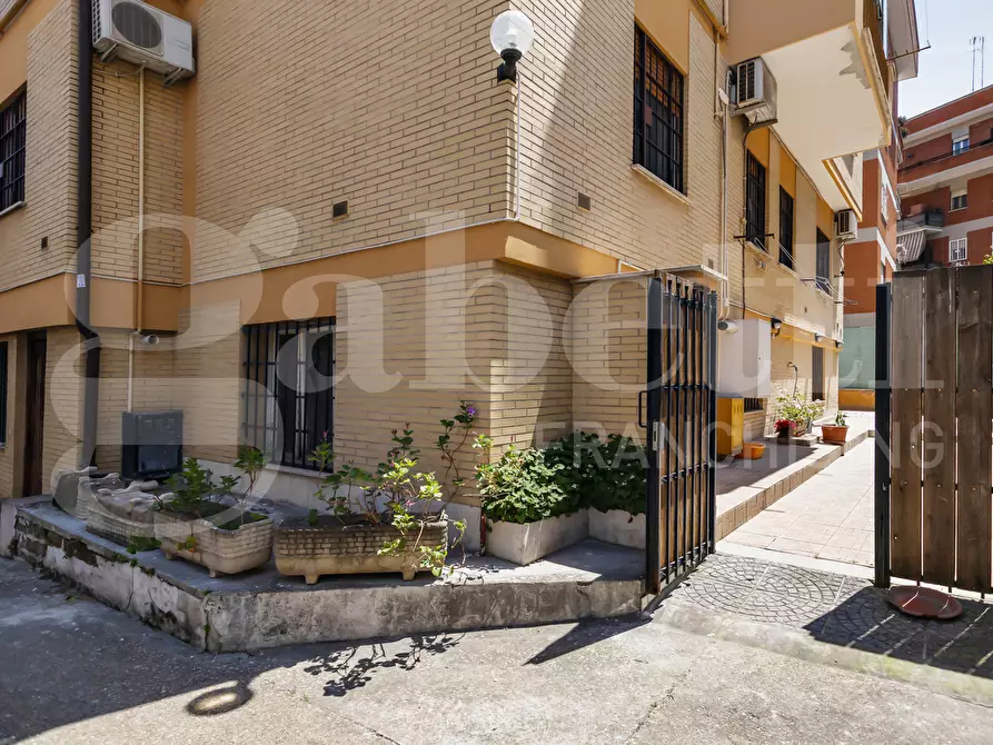 Immagine 40 di Appartamento in vendita  in Via Lucio II a Roma