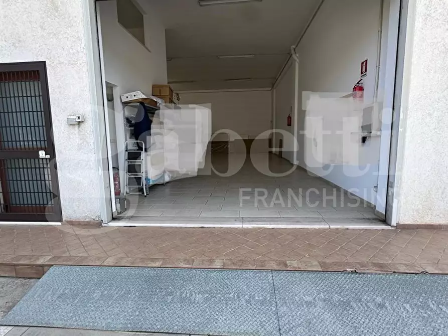 Immagine 10 di Rustico / casale in vendita  in Via Foggia a Ostuni