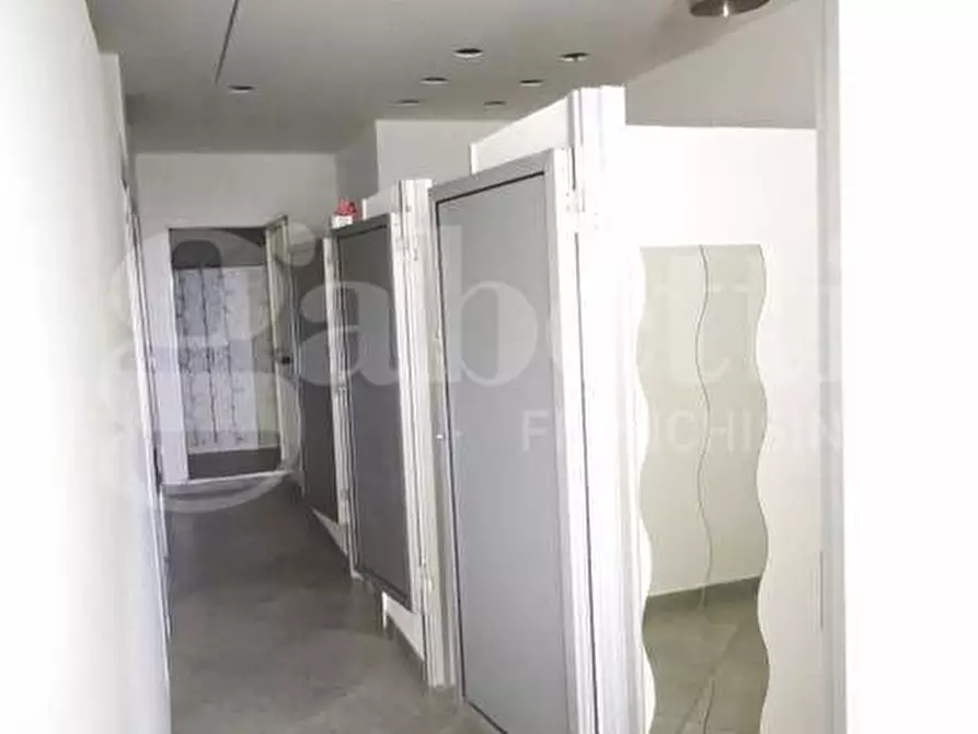 Immagine 12 di Negozio in affitto  in Via Virgilio, 3 a Sant'arpino