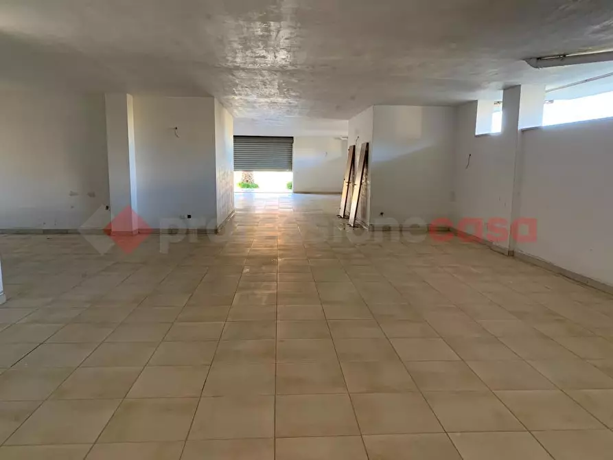 Immagine 6 di Magazzino in vendita  in Via CONVERSANO, . a Turi