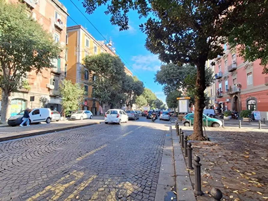 Immagine 2 di Negozio in vendita  in Via Foria a Napoli