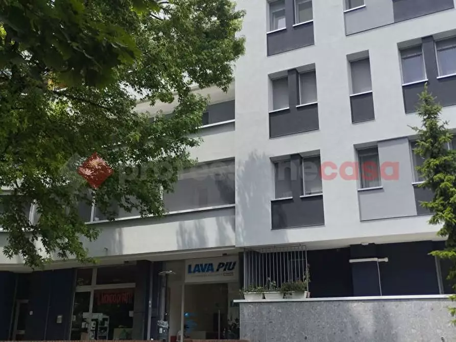 Immagine 3 di Negozio in vendita  in Via XXV APRILE, 1 a Binasco