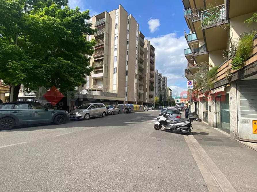 Immagine 2 di Negozio in vendita  in Via VILLA DEMIDOFF a Firenze