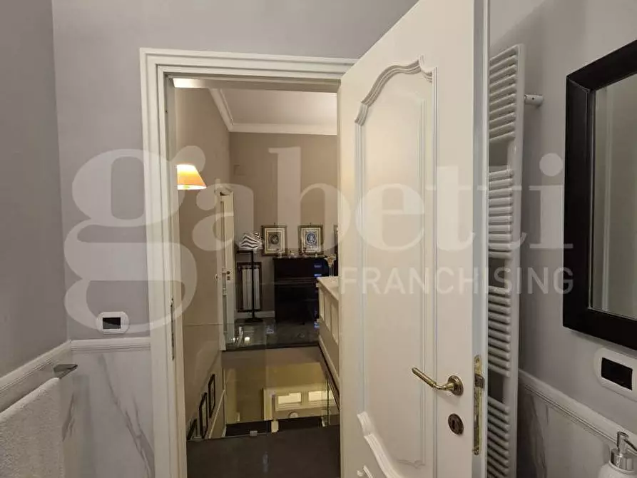 Immagine 24 di Palazzo in vendita  in Via Vesuvio a Torre Annunziata