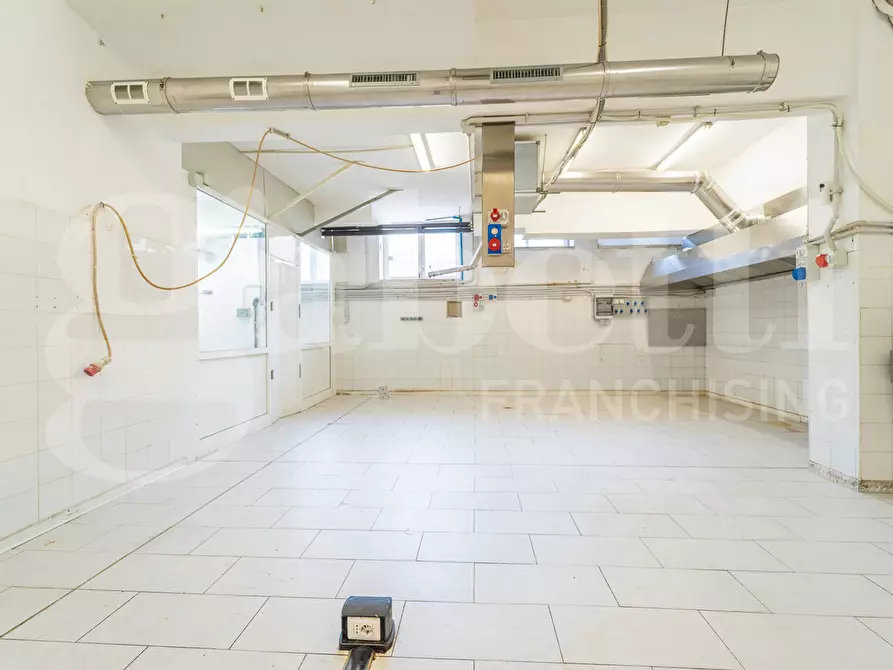 Immagine 7 di Laboratorio in vendita  in Via Busalla, 9 a Roma