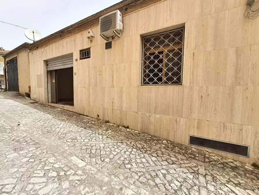 Immagine 5 di Negozio in vendita  in Via Roma, 22 a Contessa Entellina