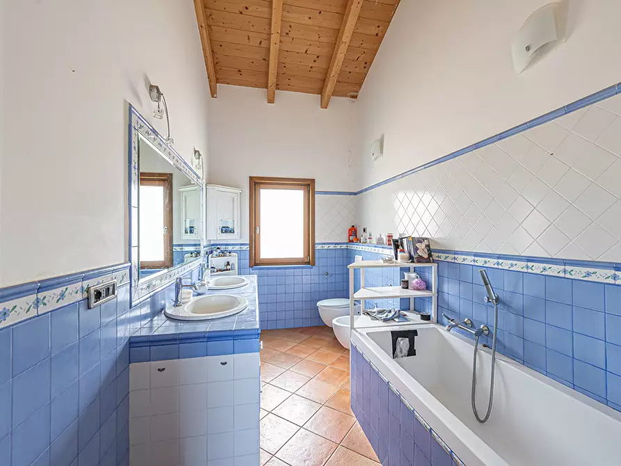 Immagine 16 di Villa in vendita  in Via Canale, 64 a Manziana