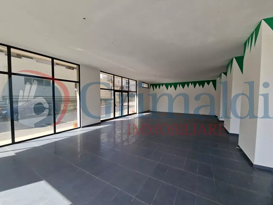 Immagine 6 di Negozio in vendita  in Via Adolfo Celi, 185 a Messina