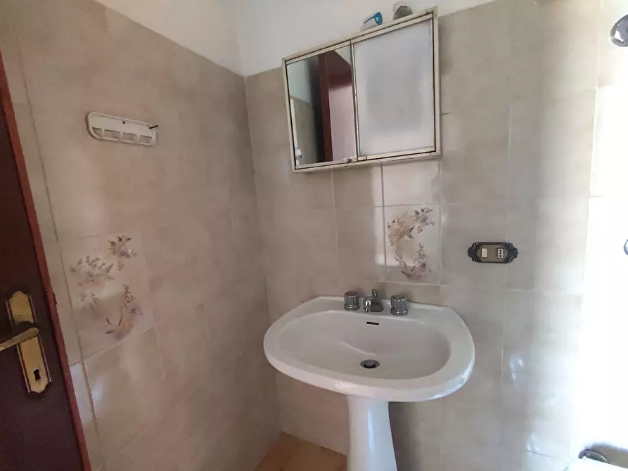 Immagine 15 di Appartamento in vendita  in Via G. GARIBALDI, 114 a San Vito Sullo Ionio