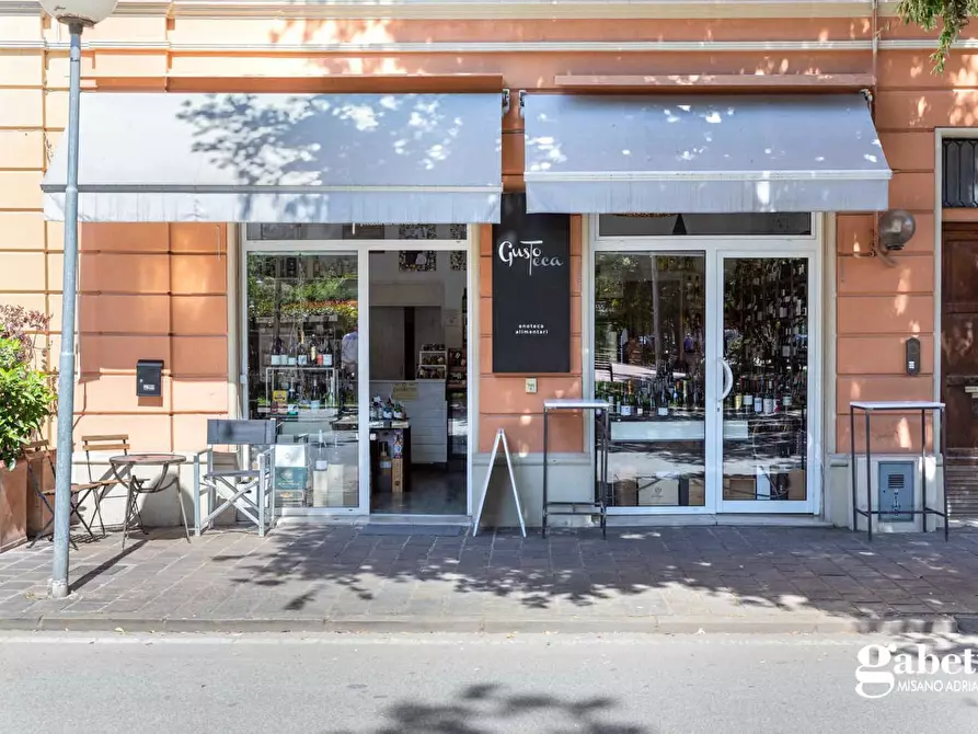 Immagine 2 di Attività commerciale in vendita  in Piazza Roosevelt, 3 a Cattolica
