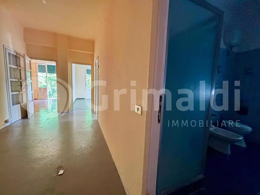 Immagine 3 di Appartamento in vendita  in Viale mameli a Livorno