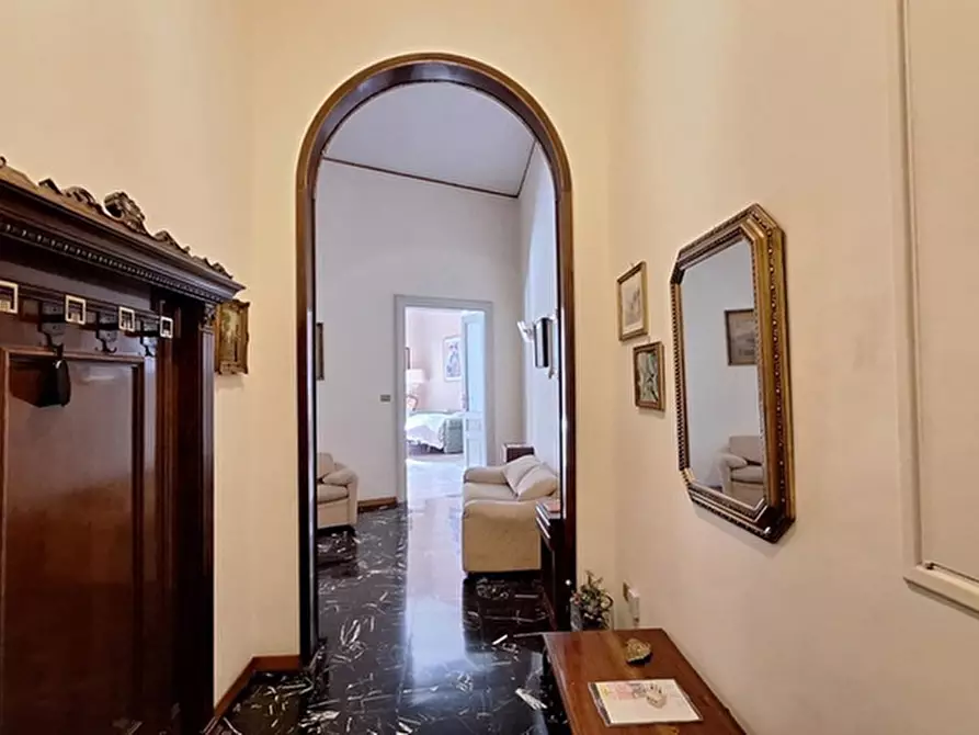 Immagine 17 di Appartamento in vendita  in Corso Umberto I a Napoli