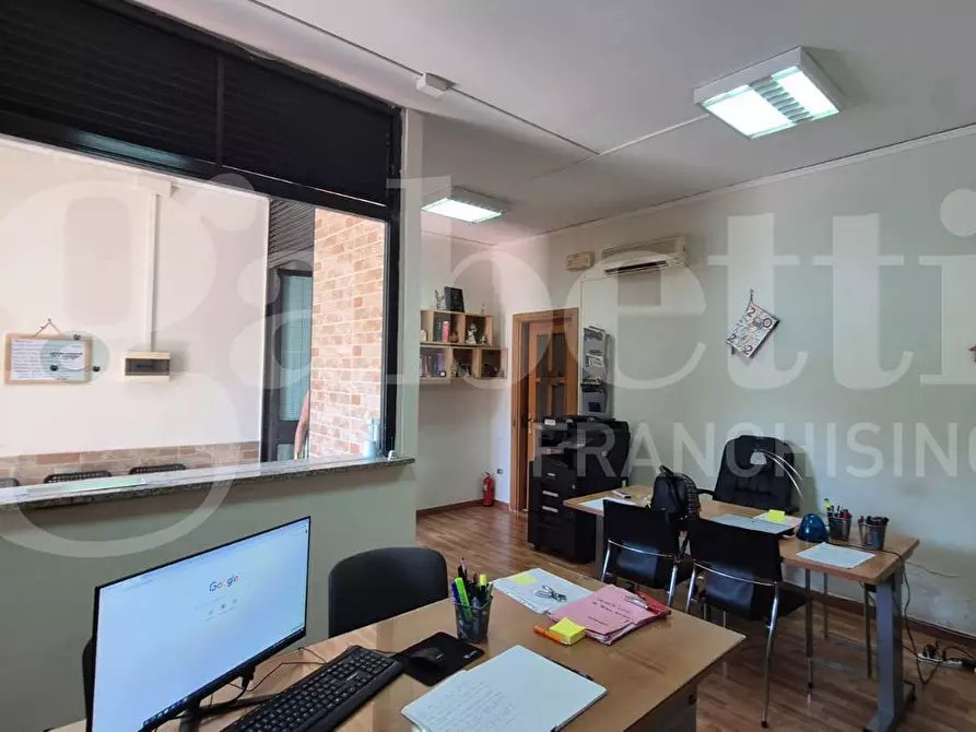 Immagine 13 di Ufficio in vendita  in Via Gambardella, 16 a Torre Annunziata