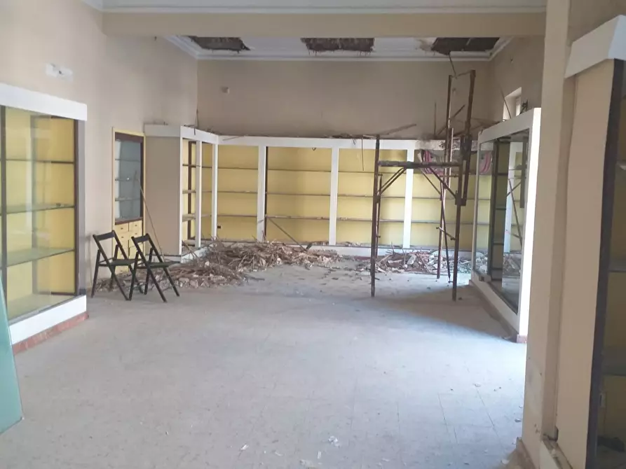 Immagine 9 di Negozio in vendita  in Viale S.Martino, 155 a Messina