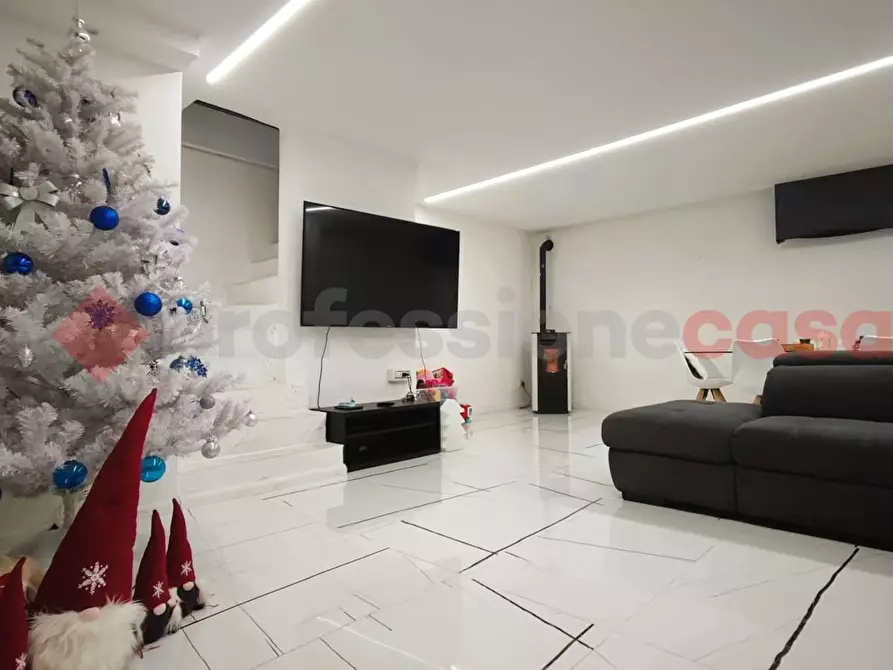 Immagine 23 di Villa in vendita  in Via SALVATOR ALLENDE, 25 a Locate Di Triulzi