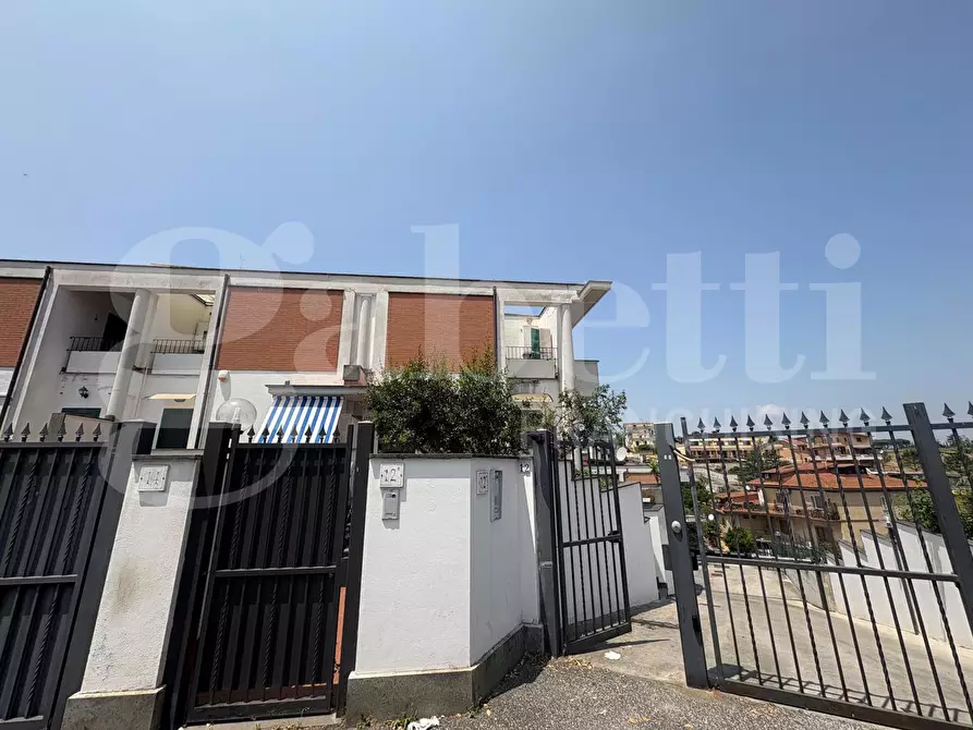 Immagine 1 di Villetta a schiera in vendita  in Via Gavoi, 12 a Roma