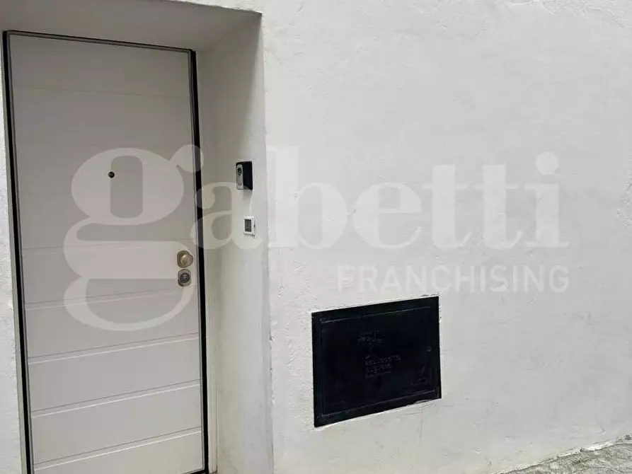 Immagine 2 di Casa indipendente in vendita  in Via Guiscardi a Ostuni