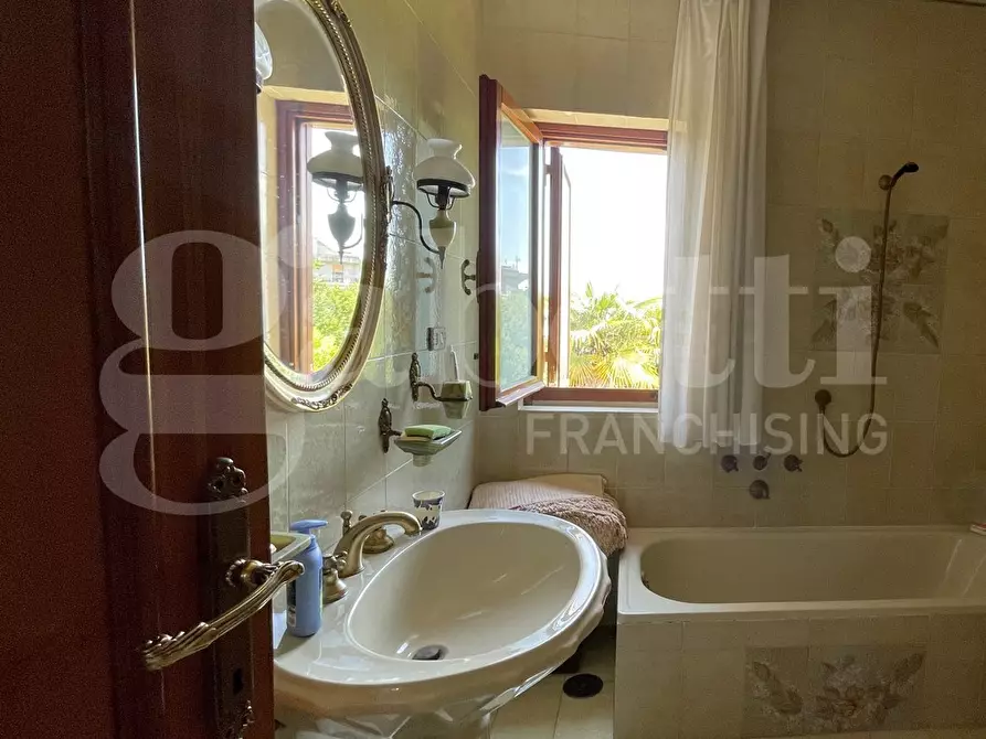 Immagine 34 di Casa trifamiliare in vendita  in Via Calegna, 51 a Gaeta