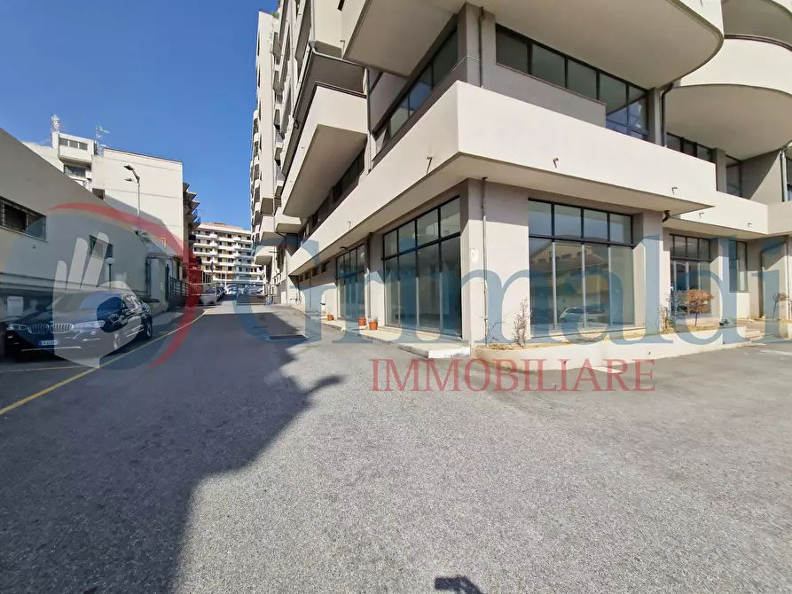 Immagine 18 di Negozio in vendita  in Via Adolfo Celi, 185 a Messina