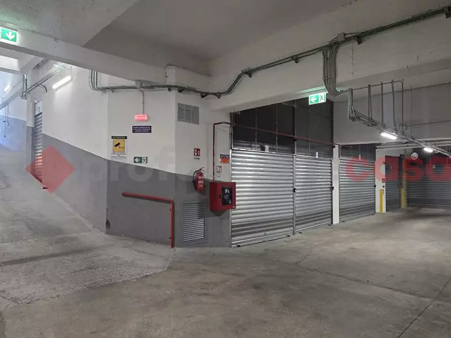 Immagine 1 di Box auto in vendita  in Via Cherso, 26 a Roma