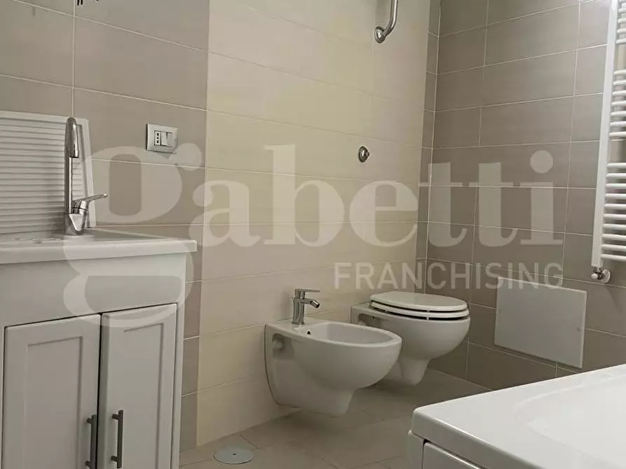 Immagine 9 di Appartamento in vendita  in Via nazionale appia a Curti