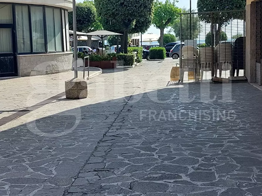 Immagine 13 di Negozio in vendita  in Via Cortina, 8 a Alba Adriatica