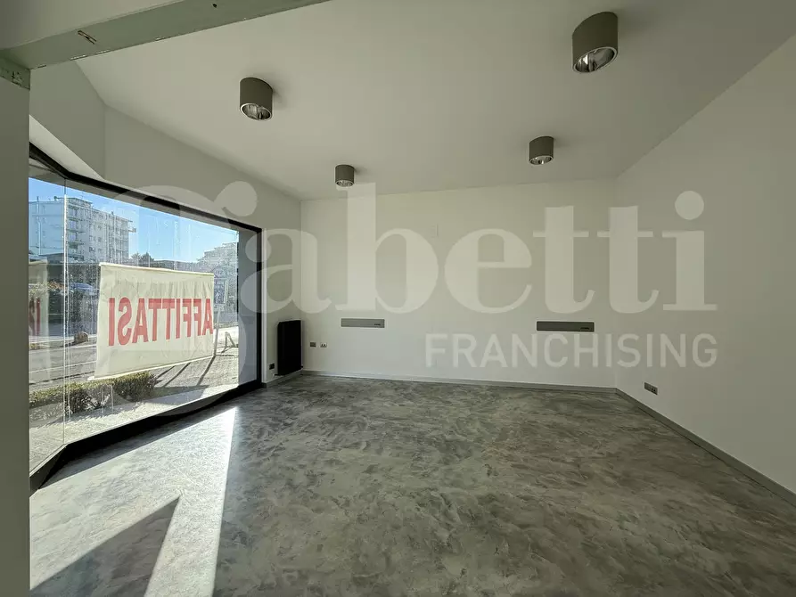 Immagine 5 di Negozio in affitto  in Via Roma, snc a Lurago D'erba