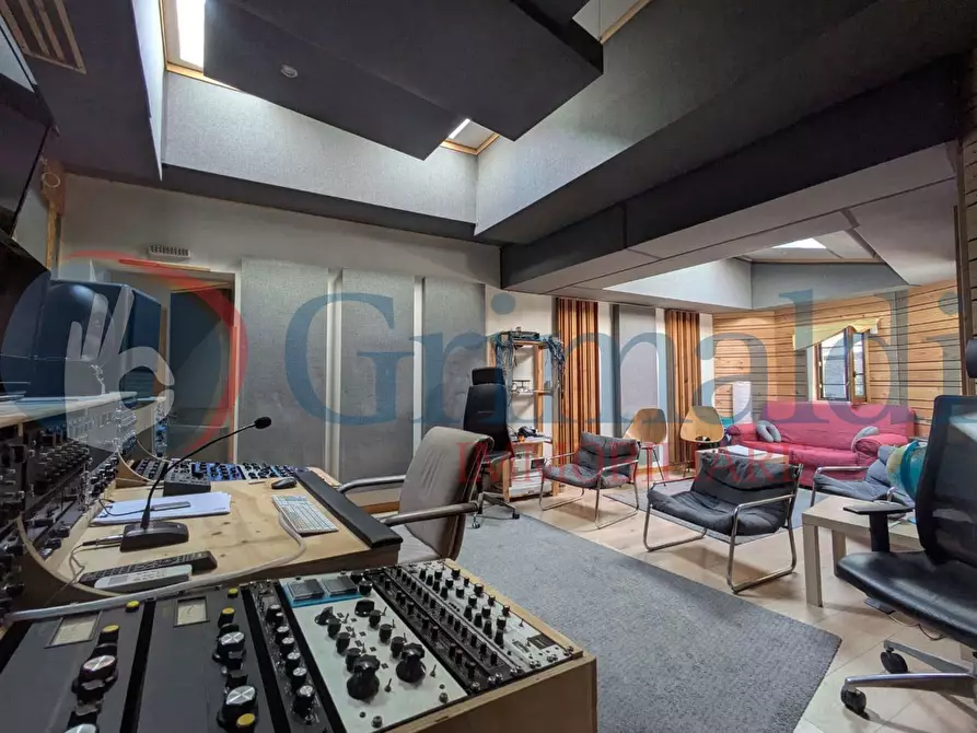 Immagine 8 di Magazzino in vendita  in Via del Testaio a Livorno