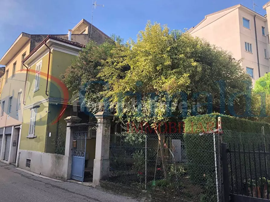 Immagine 1 di Casa indipendente in vendita  in Via Cairoli, 74 a Broni
