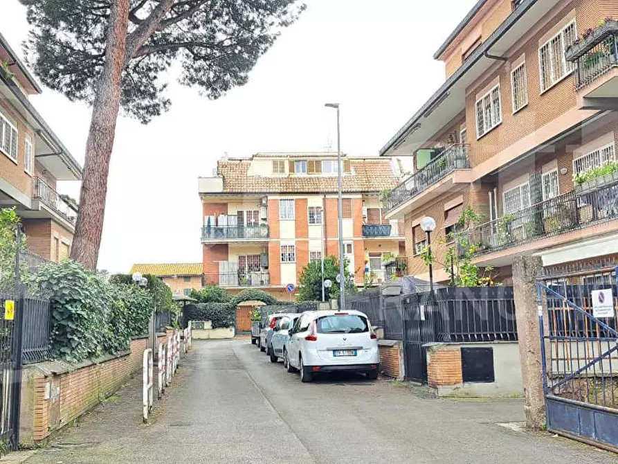 Immagine 2 di Magazzino in vendita  in Via Corigliano Calabro, 27 a Roma