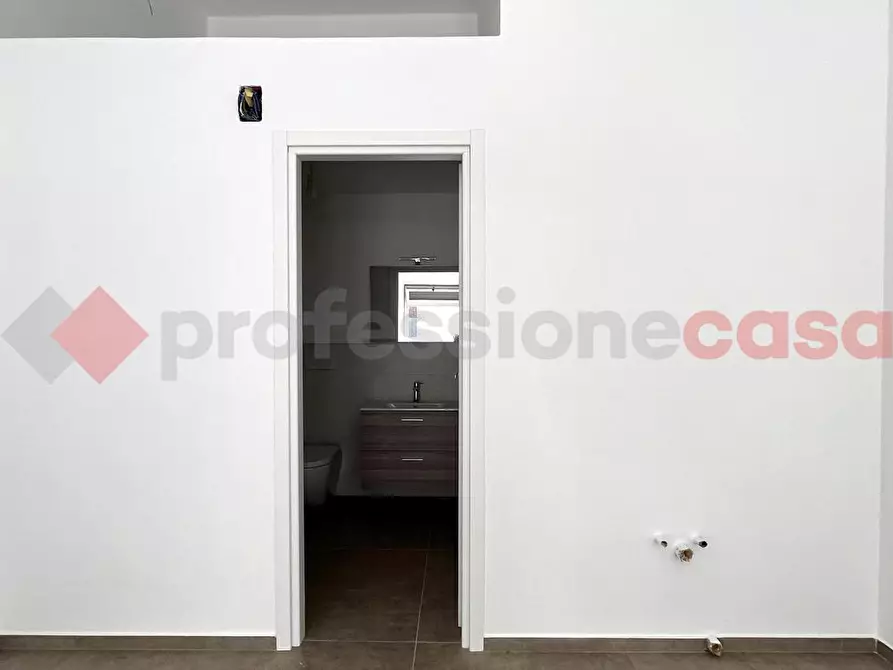 Immagine 8 di Negozio in vendita  in Via PETRACCA a Monopoli