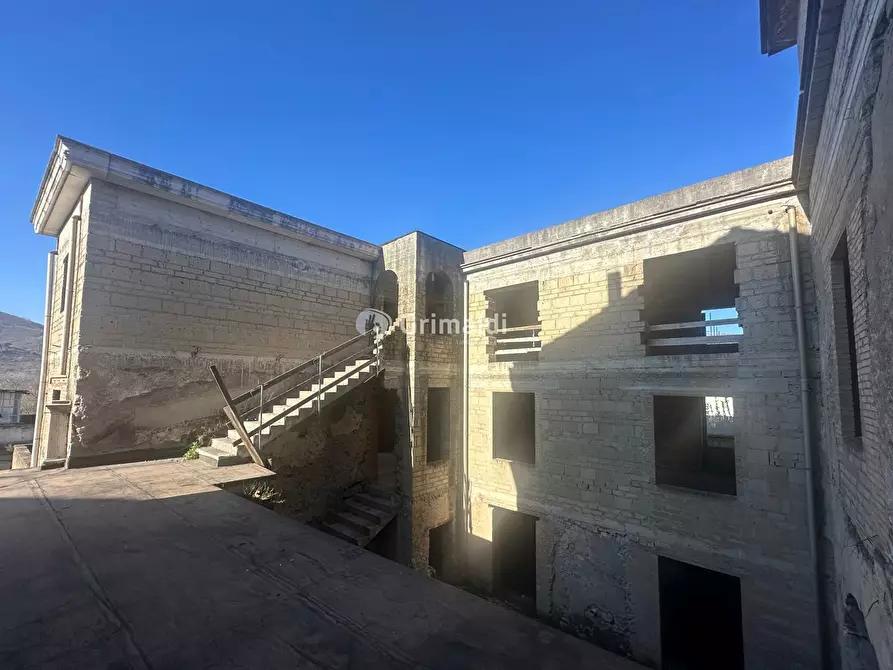 Immagine 9 di Palazzo in vendita  in Piazza Francesco e Chiara D'Assisi, 1 a Lauro