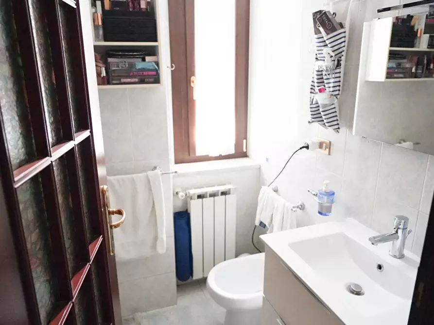 Immagine 11 di Appartamento in vendita  in Via Leone Marsicano a Napoli