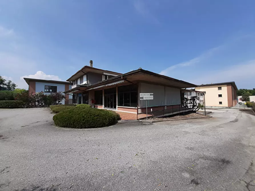 Immagine 7 di Locale commerciale in vendita  in Via per desenzano a Salò