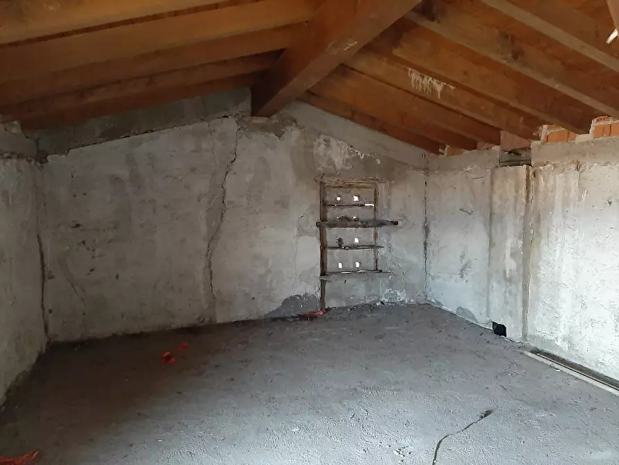 Immagine 14 di Rustico / casale in vendita  in Via Trento a San Felice Del Benaco