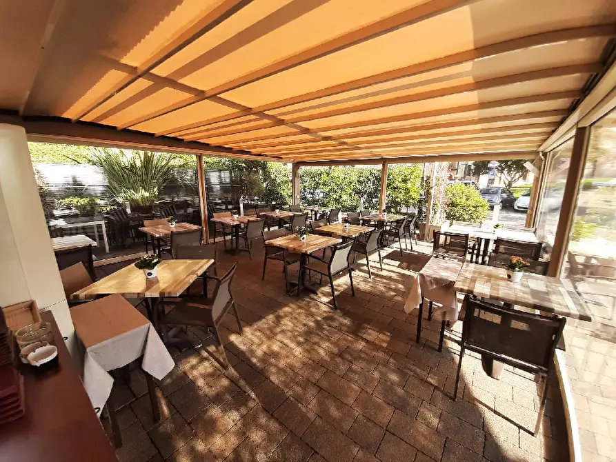 Immagine 8 di Attività commerciale in vendita  in Via Zanardelli a Gardone Riviera