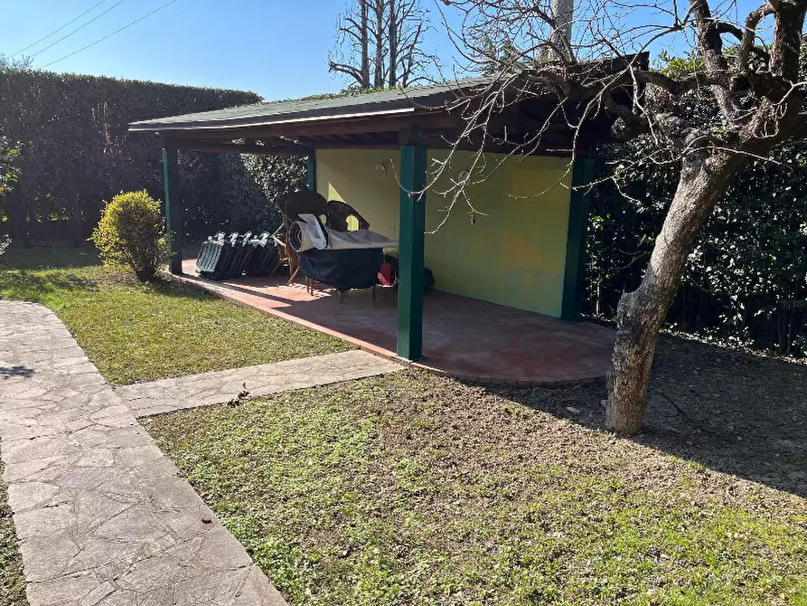 Immagine 9 di Villa in affitto  in Via Serraglie a Manerba Del Garda