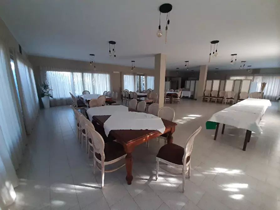 Immagine 13 di Locale commerciale in vendita  in Via ciucani a Soiano Del Lago