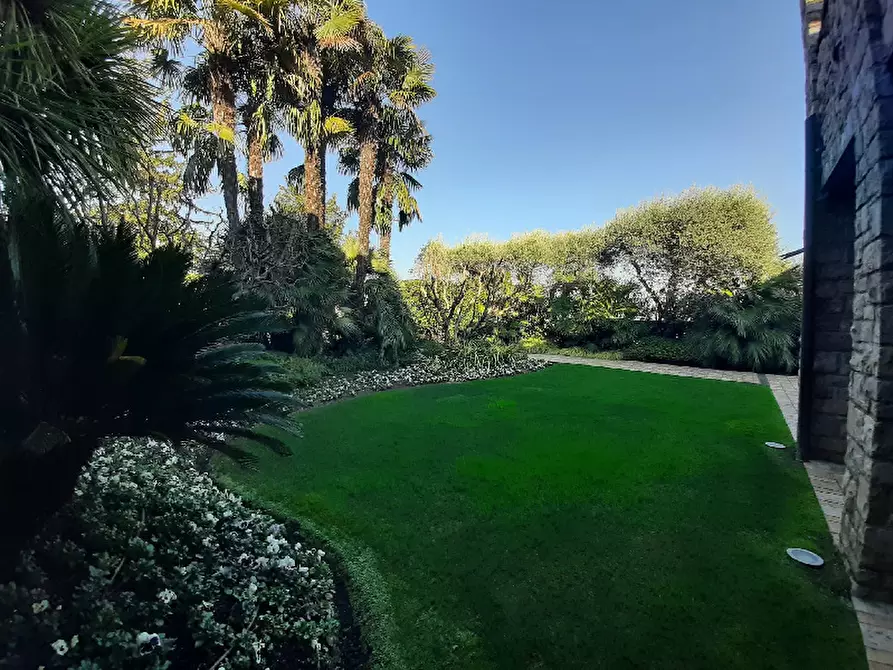 Immagine 6 di Locale commerciale in vendita  in Via ciucani a Soiano Del Lago