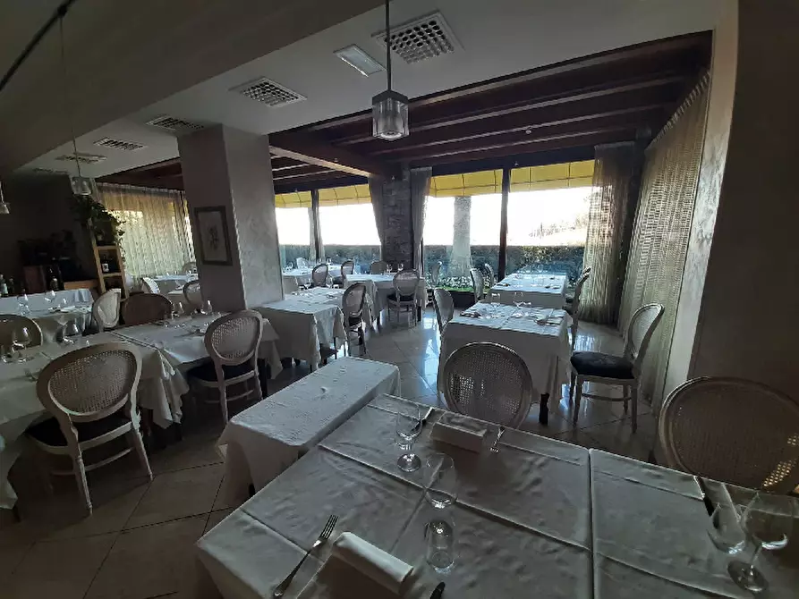 Immagine 9 di Locale commerciale in vendita  in Via ciucani a Soiano Del Lago