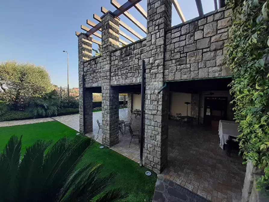 Immagine 5 di Locale commerciale in vendita  in Via ciucani a Soiano Del Lago