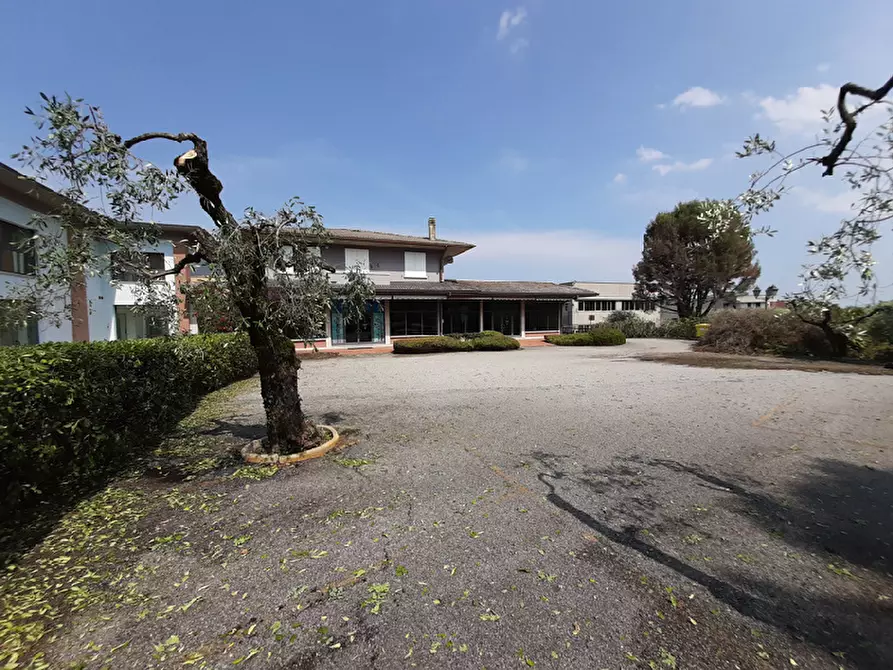 Immagine 7 di Locale commerciale in affitto  in Via Desenzano a Salò