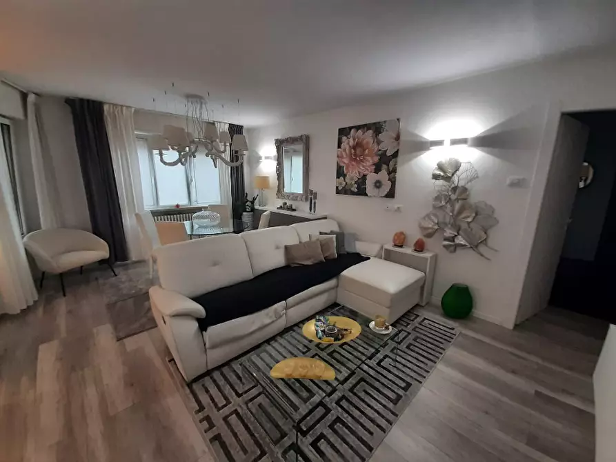 Immagine 2 di Appartamento in vendita  in Via Portizzolo a Gardone Riviera