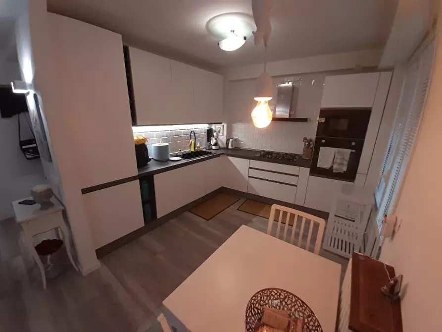 Immagine 8 di Appartamento in vendita  in Via Portizzolo a Gardone Riviera