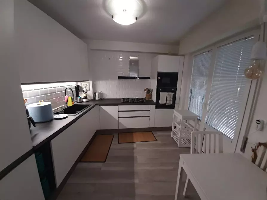 Immagine 9 di Appartamento in vendita  in Via Portizzolo a Gardone Riviera